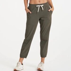 Vuori Green Women's Weekend Joggers